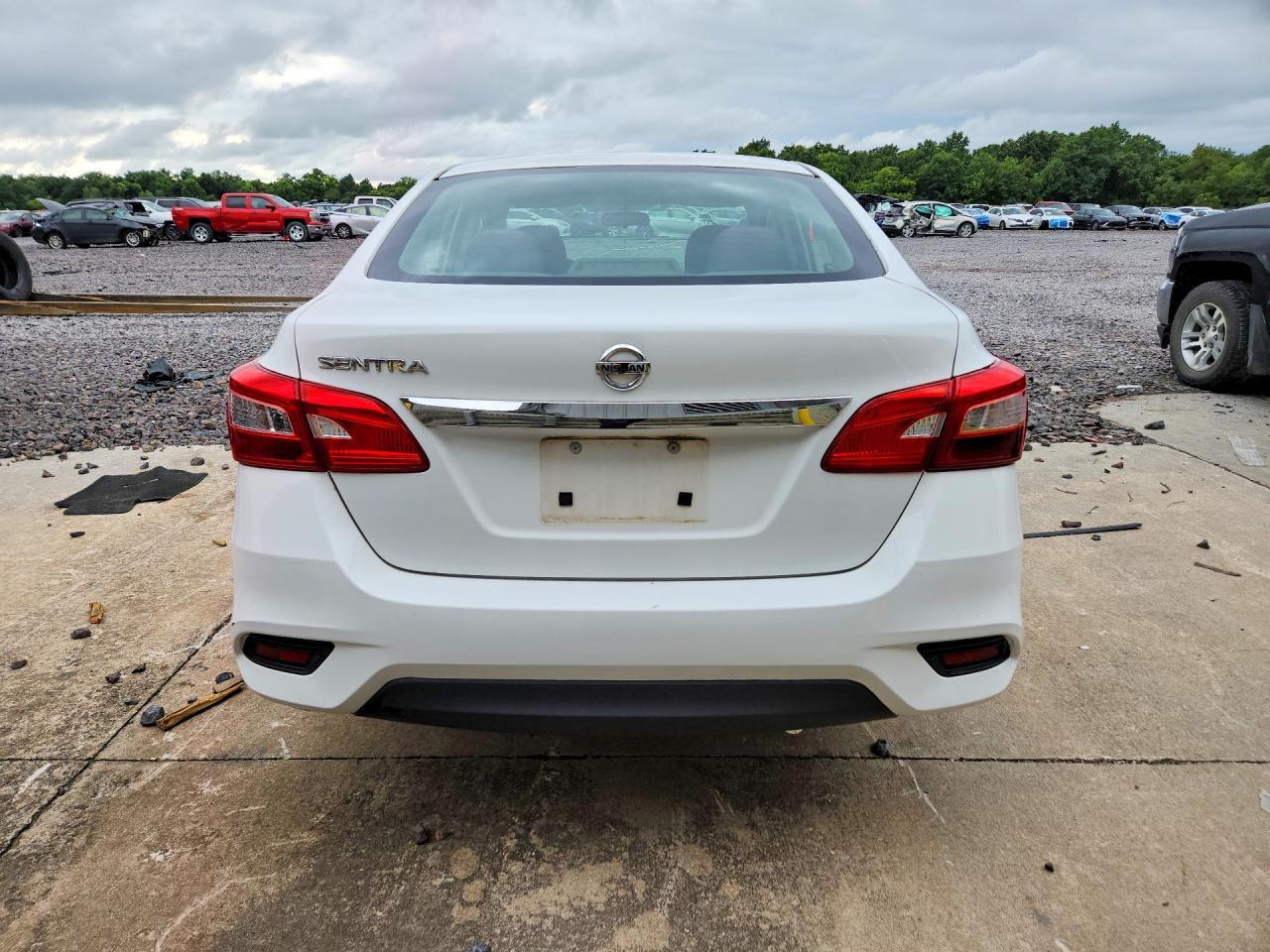 2016 Nissan Sentra S - Image 6