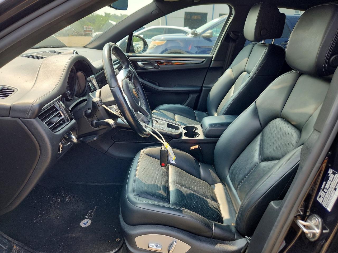 2021 Porsche Macan - Image 7
