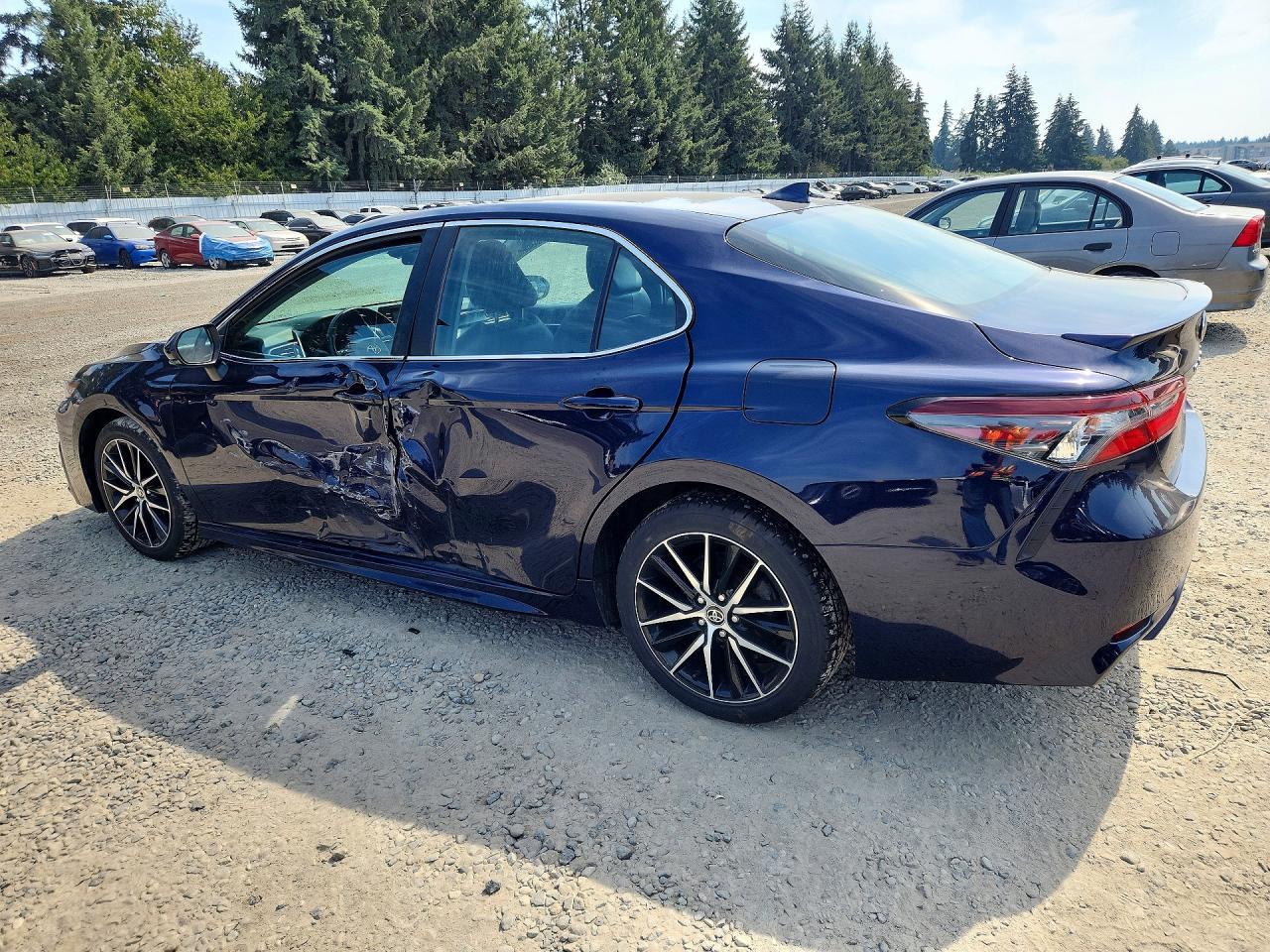 2022 Toyota Camry Se - Фото 2
