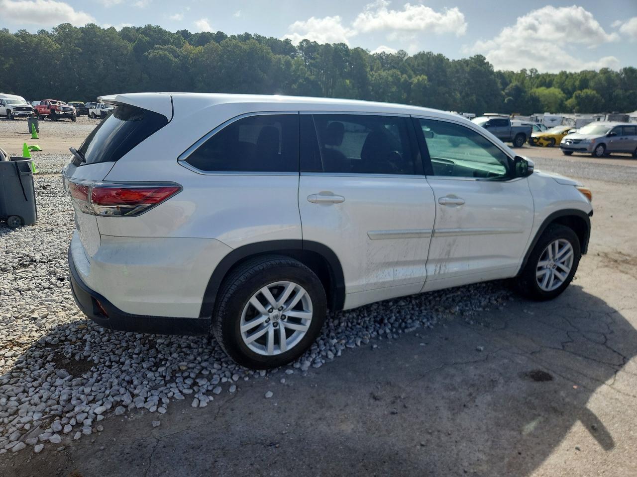 2015 Toyota Highlander Le - Image 3