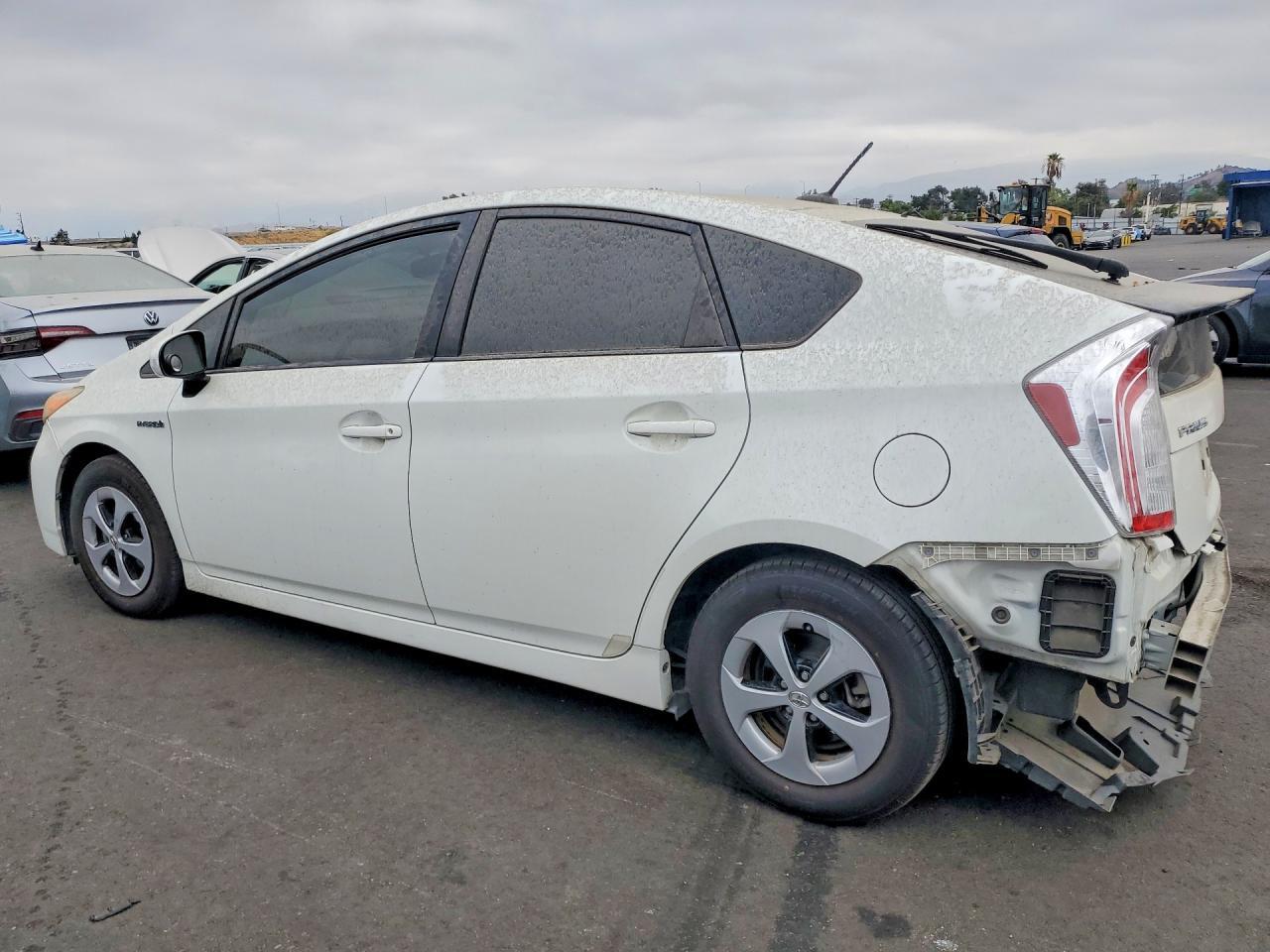 2015 Toyota Prius Three - Фото 2