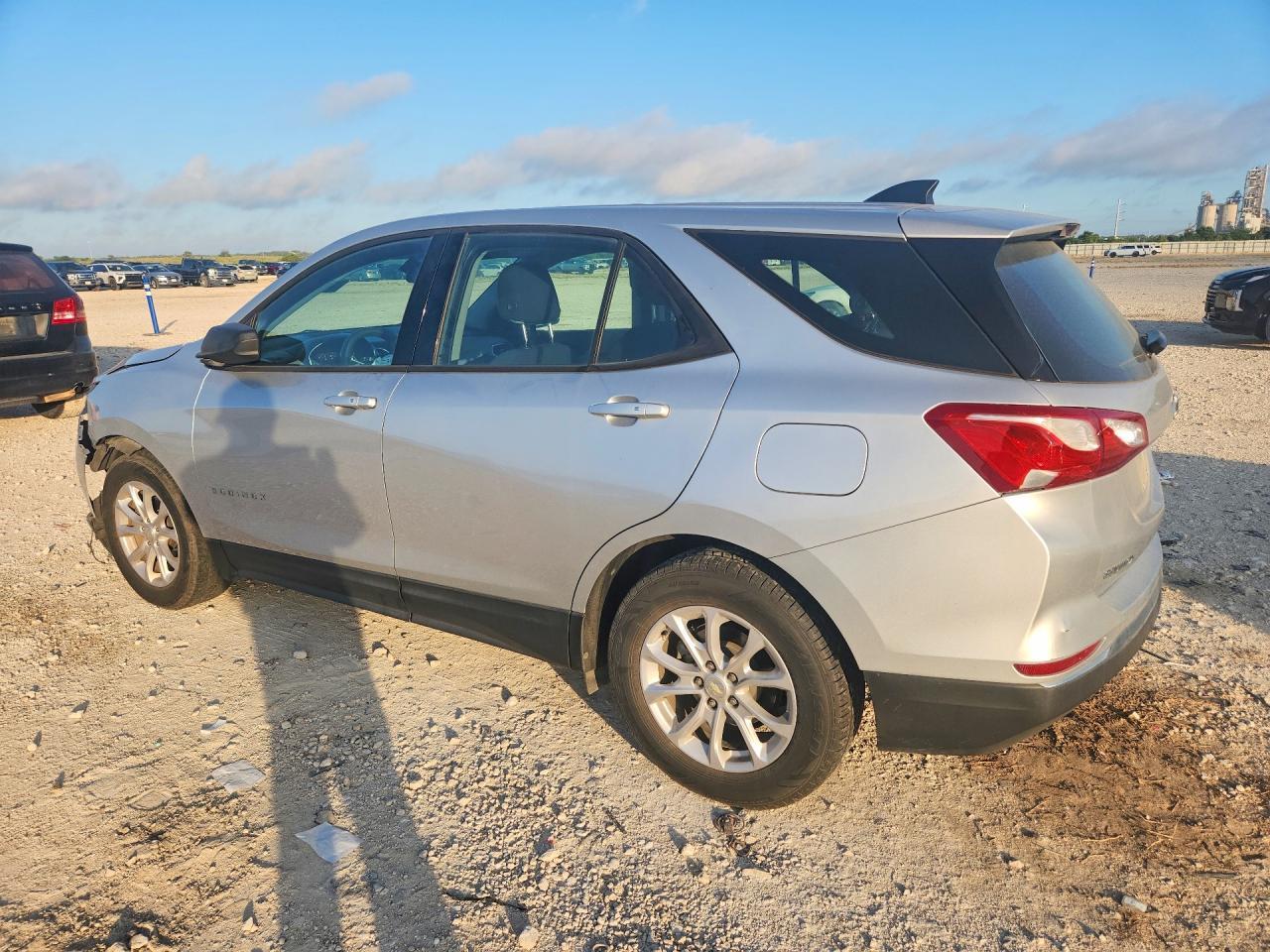 2018 Chevrolet Equinox Ls - Image 2