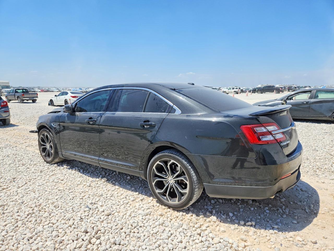 2015 Ford Taurus Sho - Фото 2