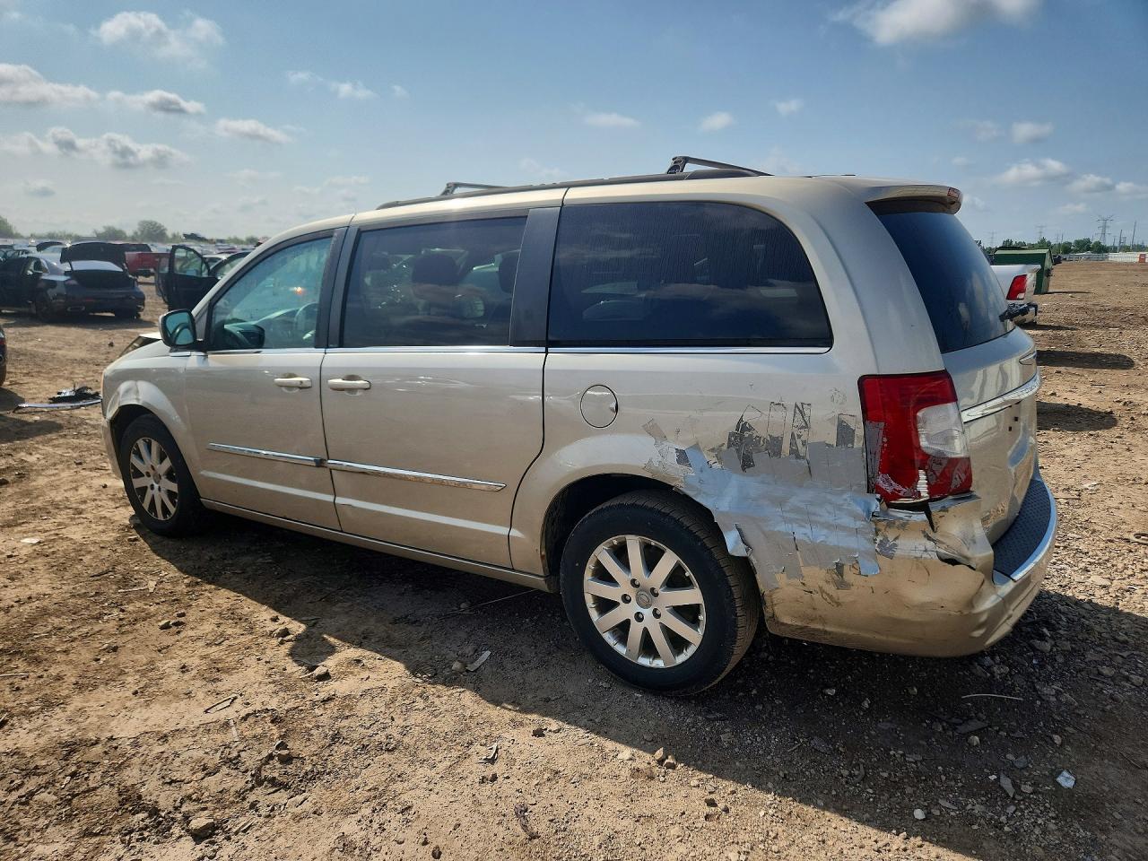 2014 Chrysler Town & Country Touring - Фото 2