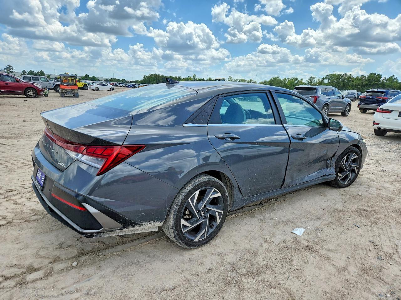 2024 Hyundai Elantra Limited - Фото 3