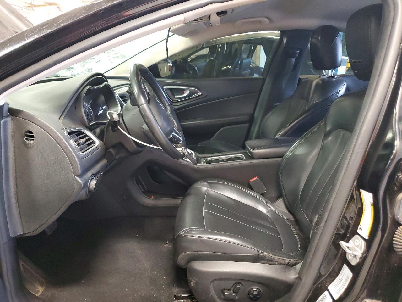 2017 Chrysler 200 Limited - Image 7