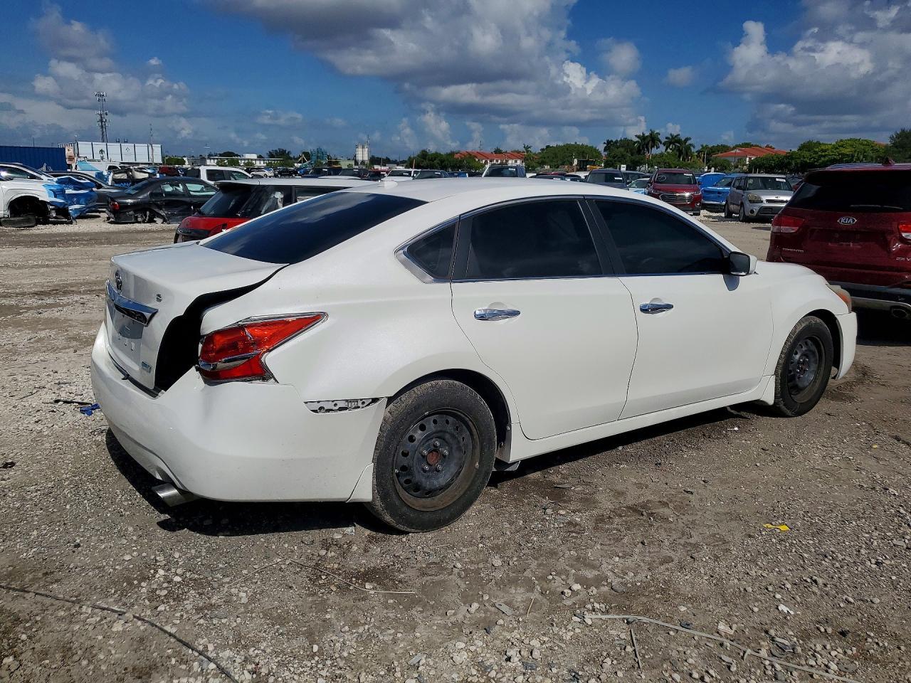 2014 Nissan Altima 2.5 S - Image 3