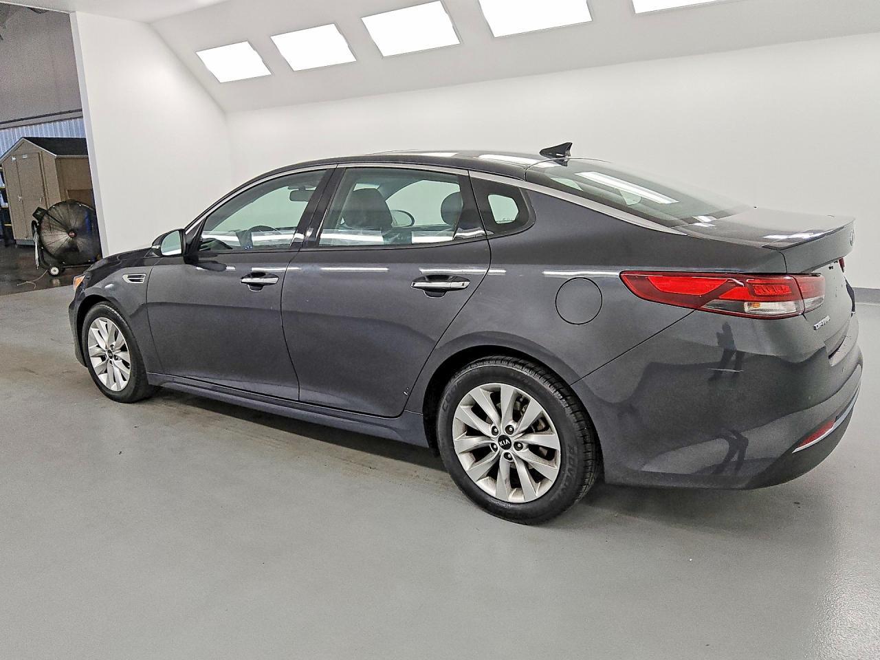 2018 Kia Optima S - Фото 2