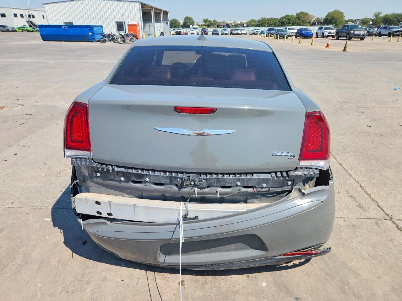 2019 Chrysler 300 S - Фото 6