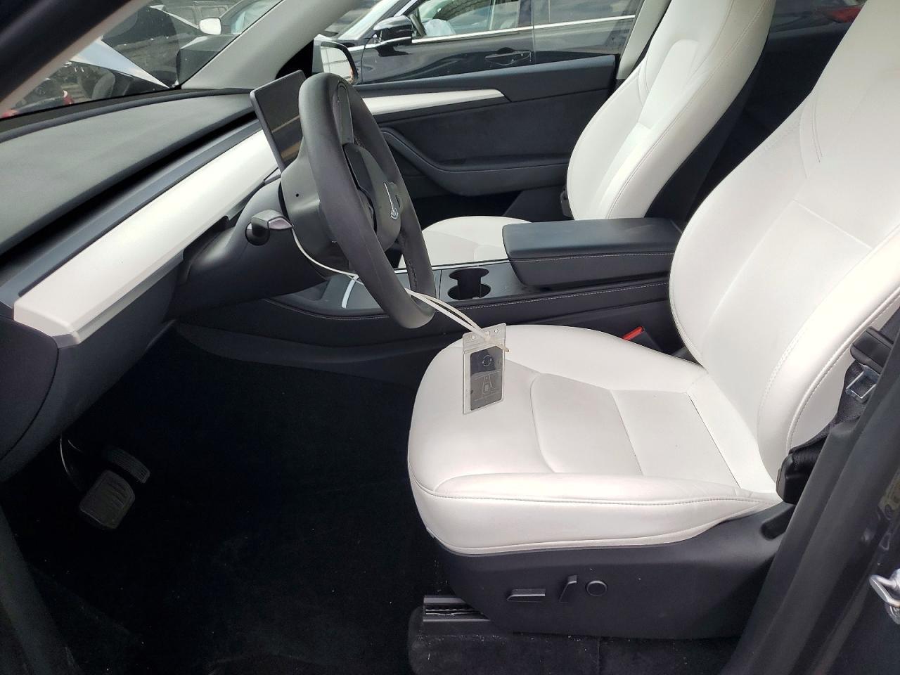 2023 Tesla Model Y - Image 7
