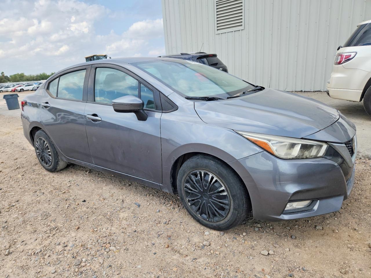 2020 Nissan Versa Sv - Фото 4