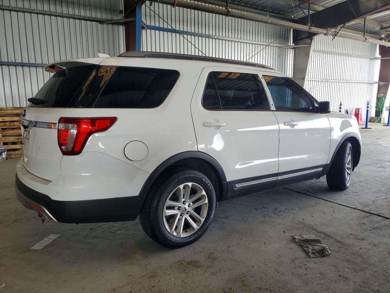 2017 Ford Explorer Xlt - Фото 3