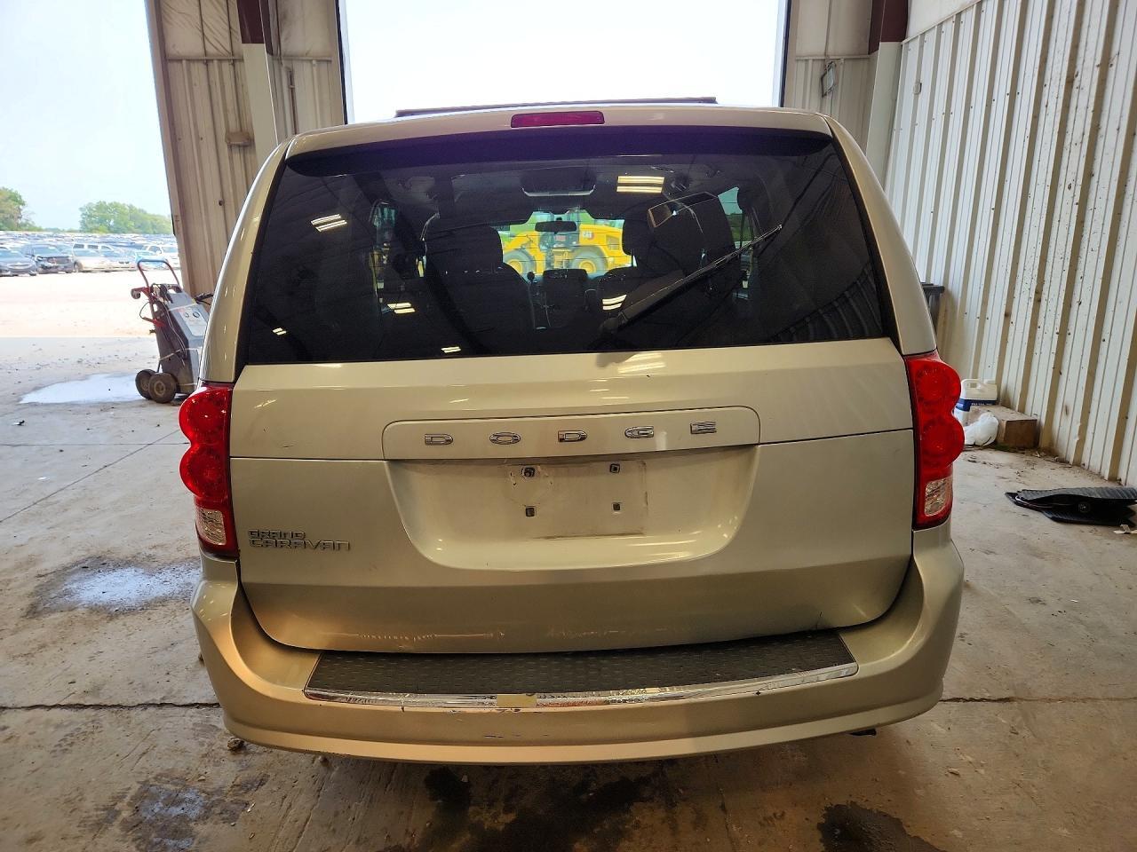 2011 Dodge Grand Caravan Express - Image 6