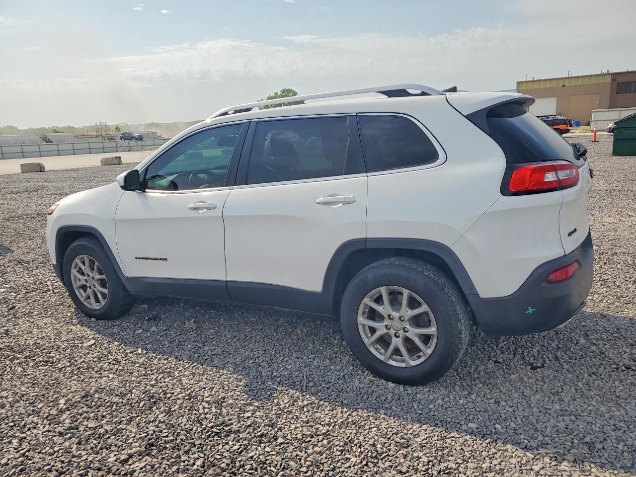 2016 Jeep Cherokee Latitude - Фото 2