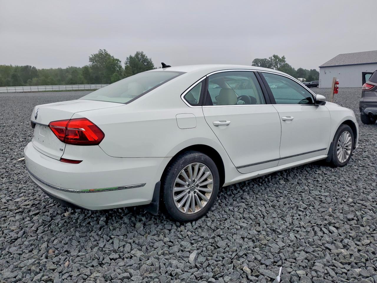 2016 Volkswagen Passat Se - Image 3