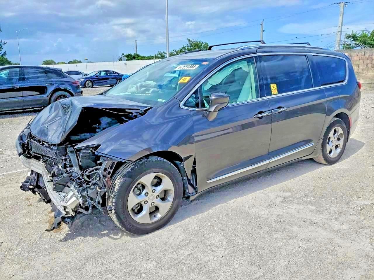 2017 Chrysler Pacifica Touring L Plus