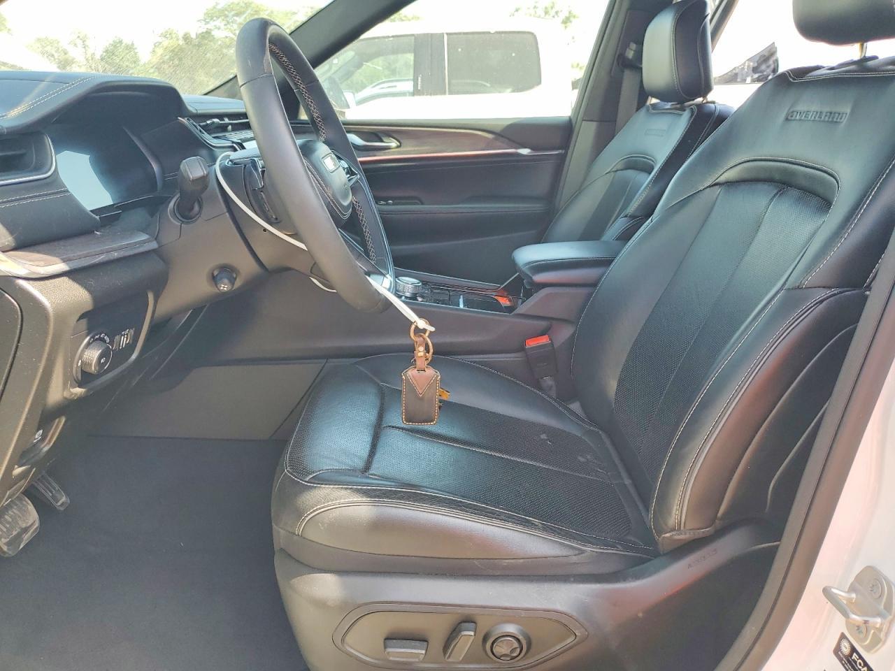 2023 Jeep Grand Cherokee L Overland - Image 7