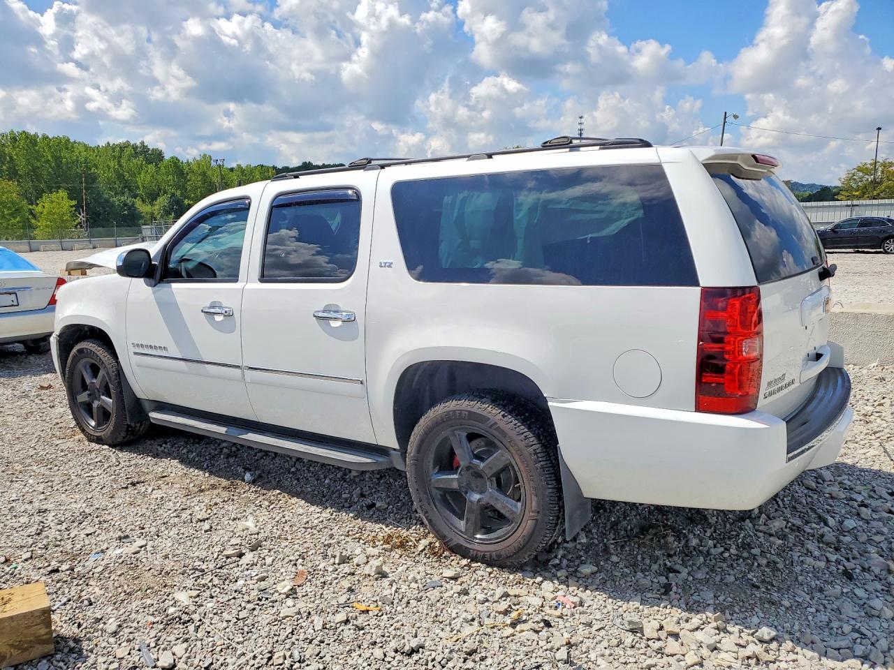 2013 Chevrolet Suburban K1500 Ltz - Image 2
