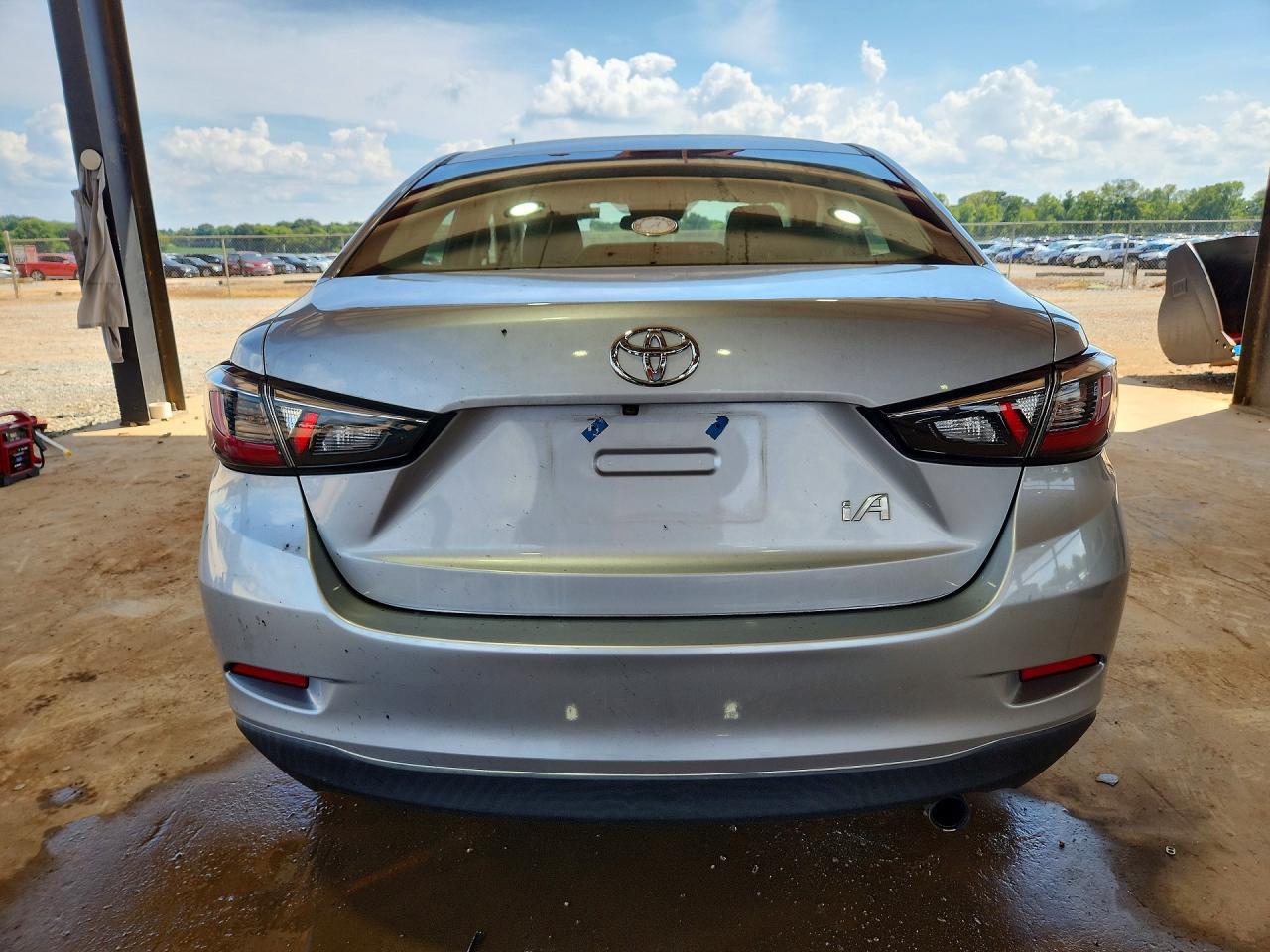 2017 Toyota Yaris Ia Base - Фото 6