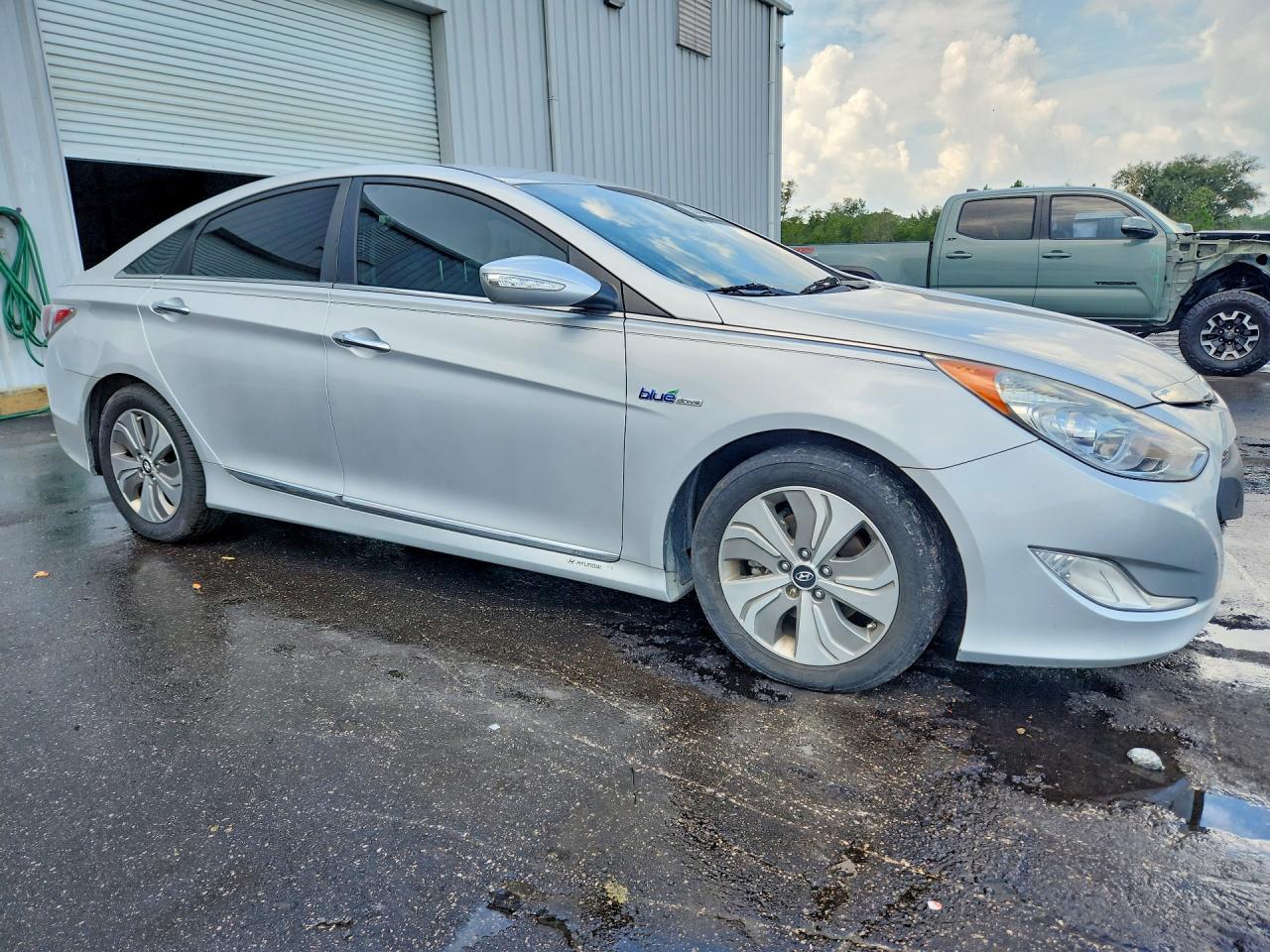 2013 Hyundai Sonata Hybrid - Image 4