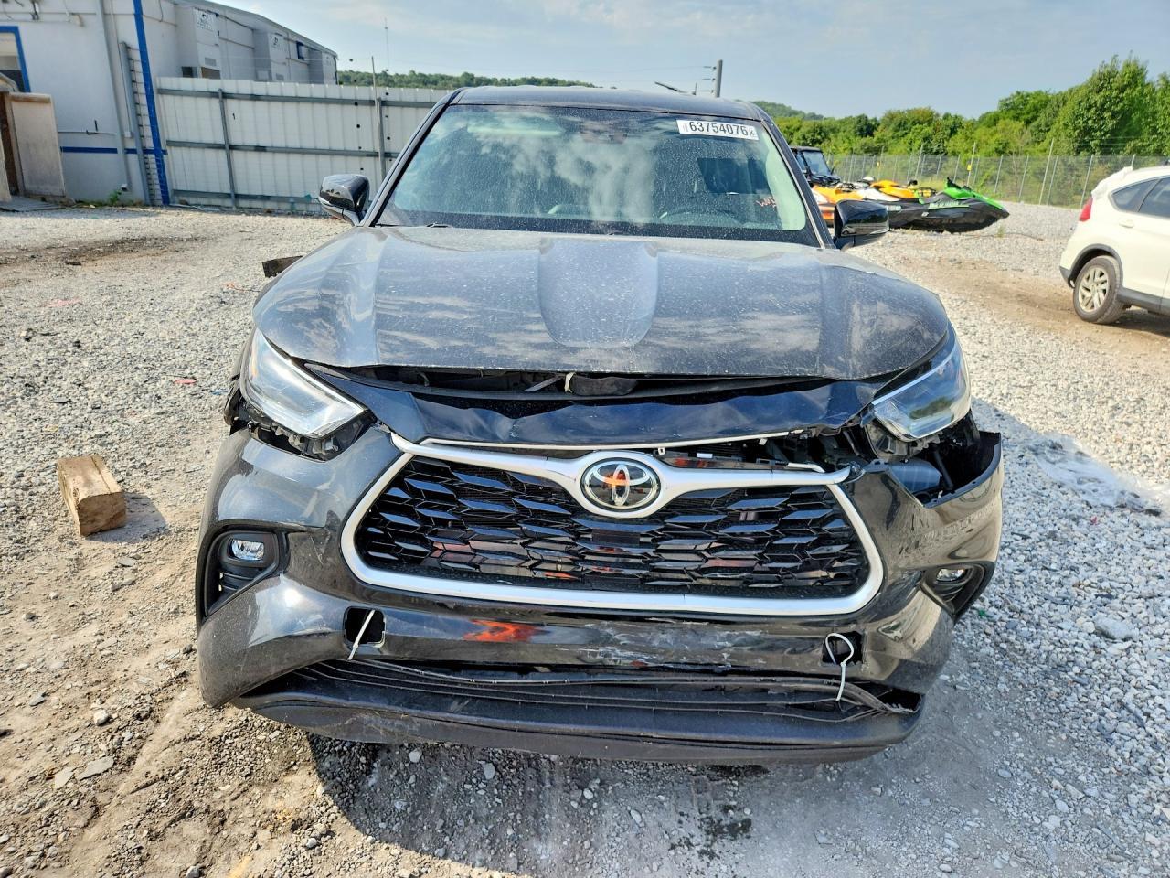 2021 Toyota Highlander Le - Image 5