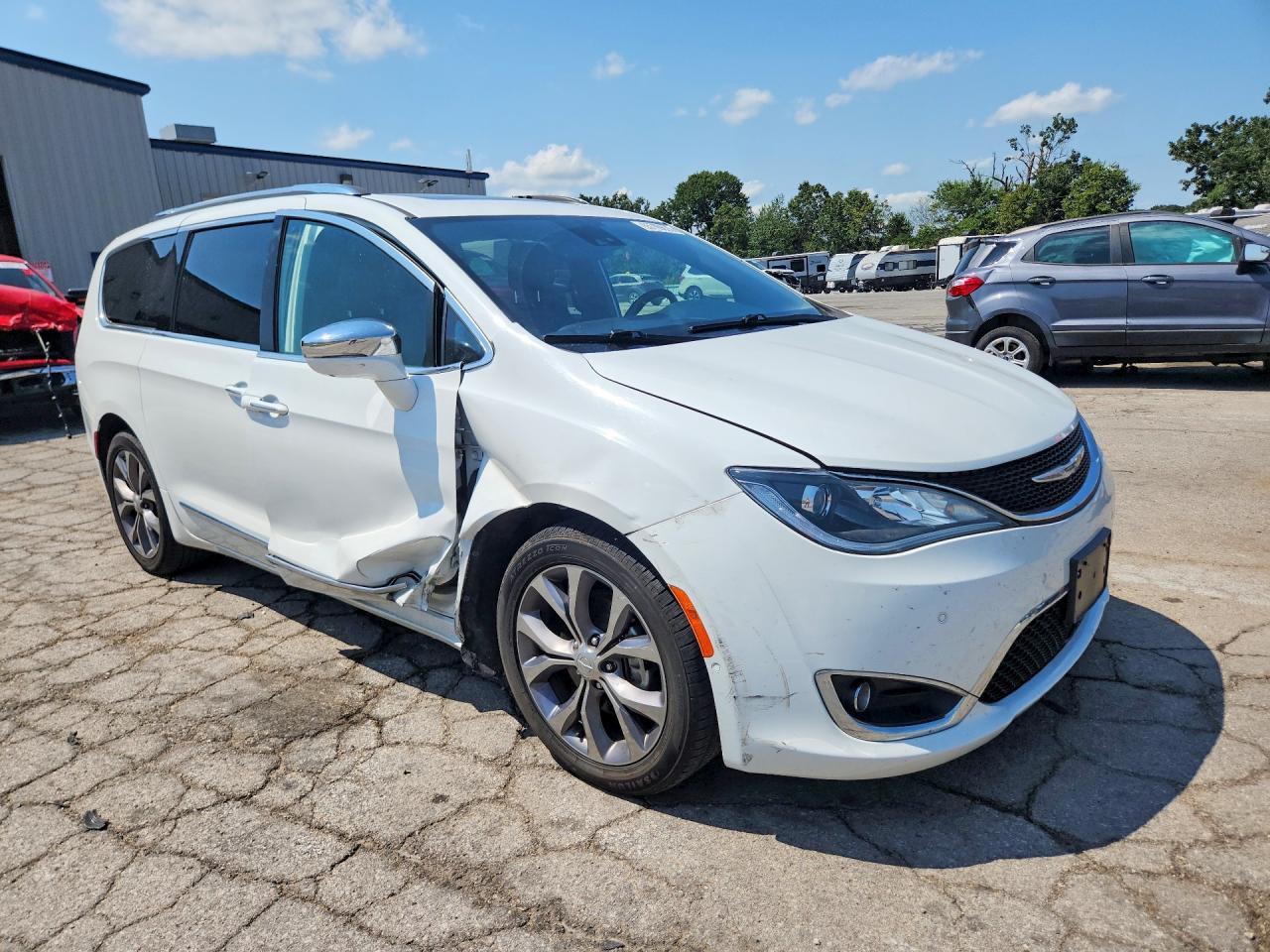 2020 Chrysler Pacifica Limited - Image 4