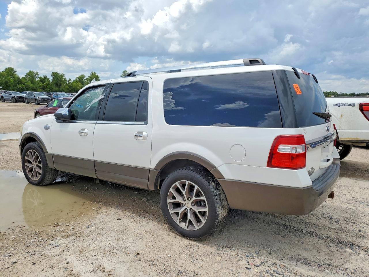 2015 Ford Expedition El Xlt - Image 2