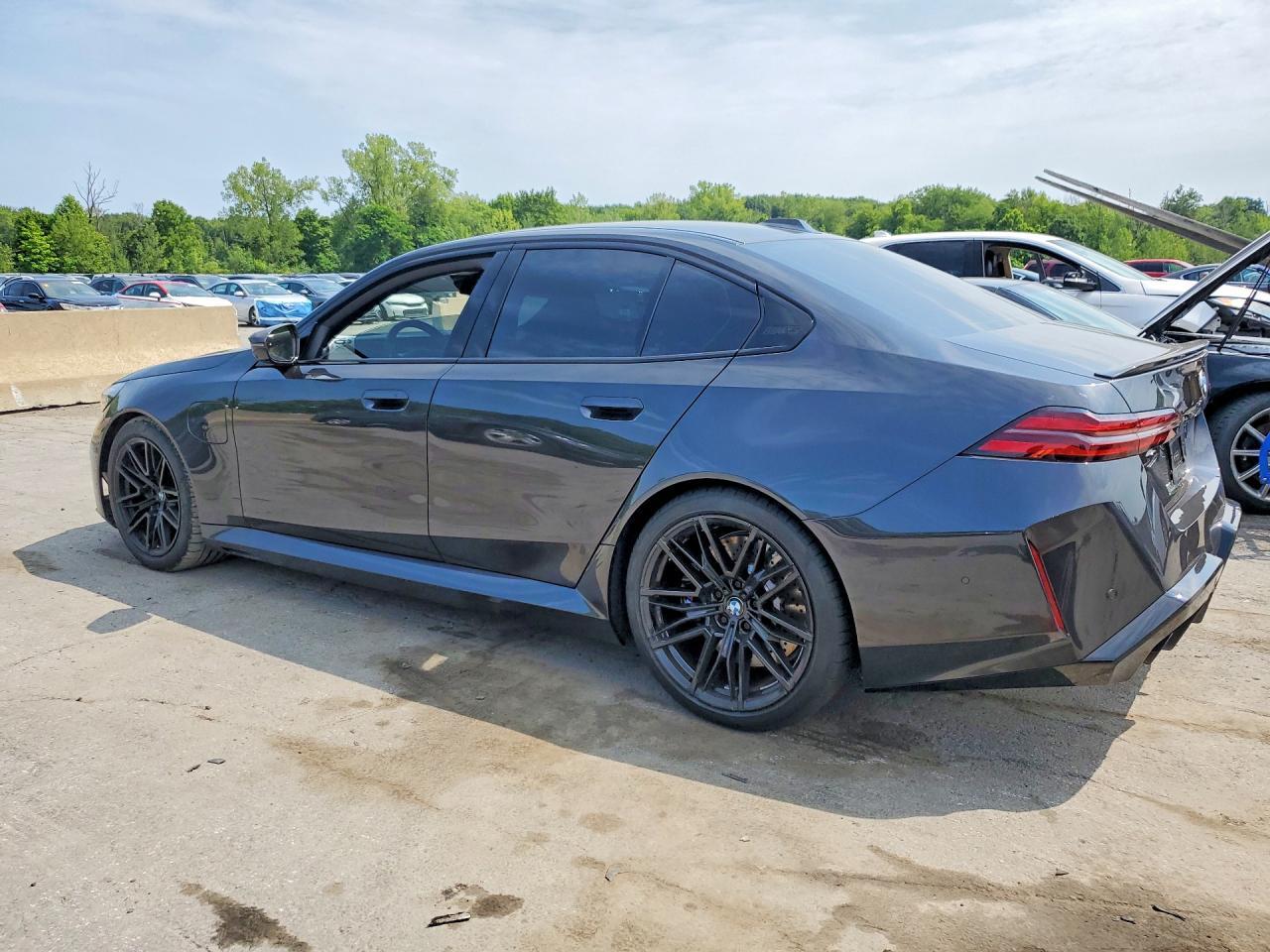2026 BMW M5 - Фото 2