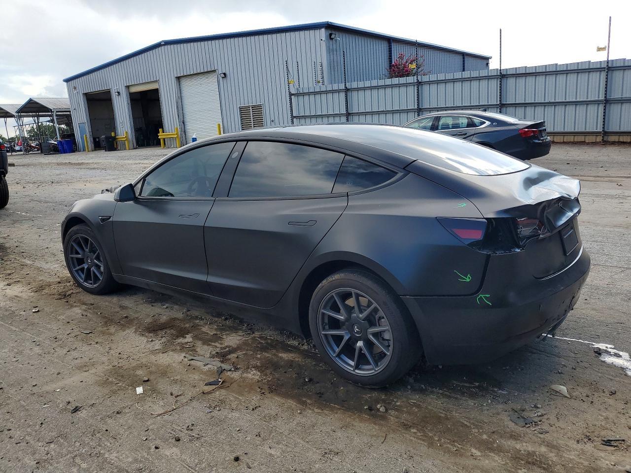 2023 Tesla Model 3 - Фото 2