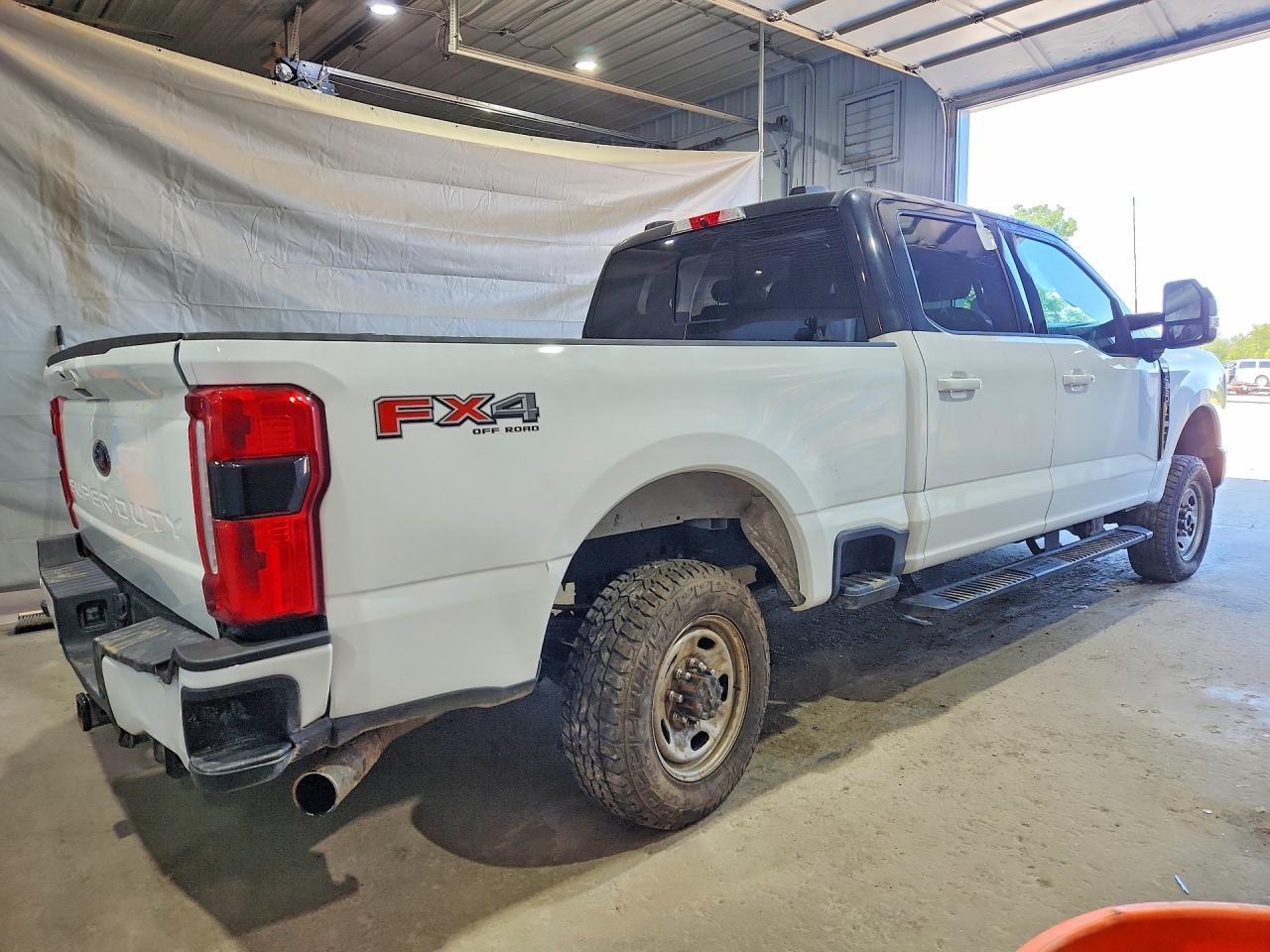 2024 Ford F250 Super Duty - Фото 3