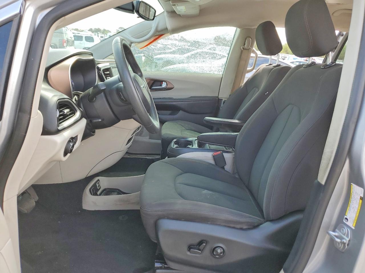2018 Chrysler Pacifica Touring Plus - Фото 7