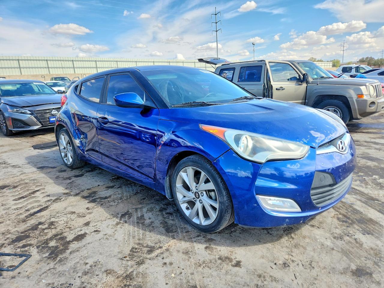 2017 Hyundai Veloster Base - Image 4