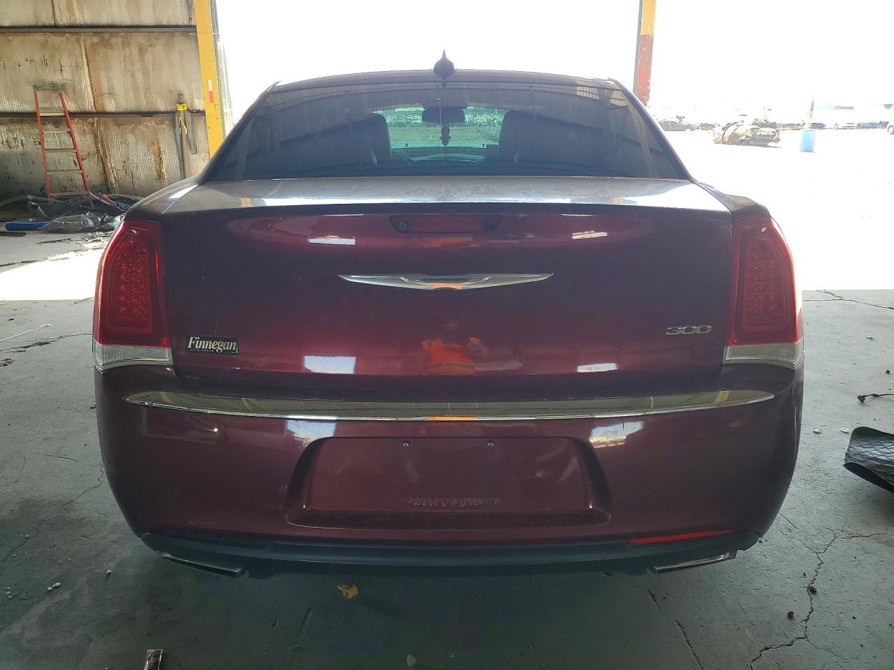 2015 Chrysler 300 Limited - Фото 6