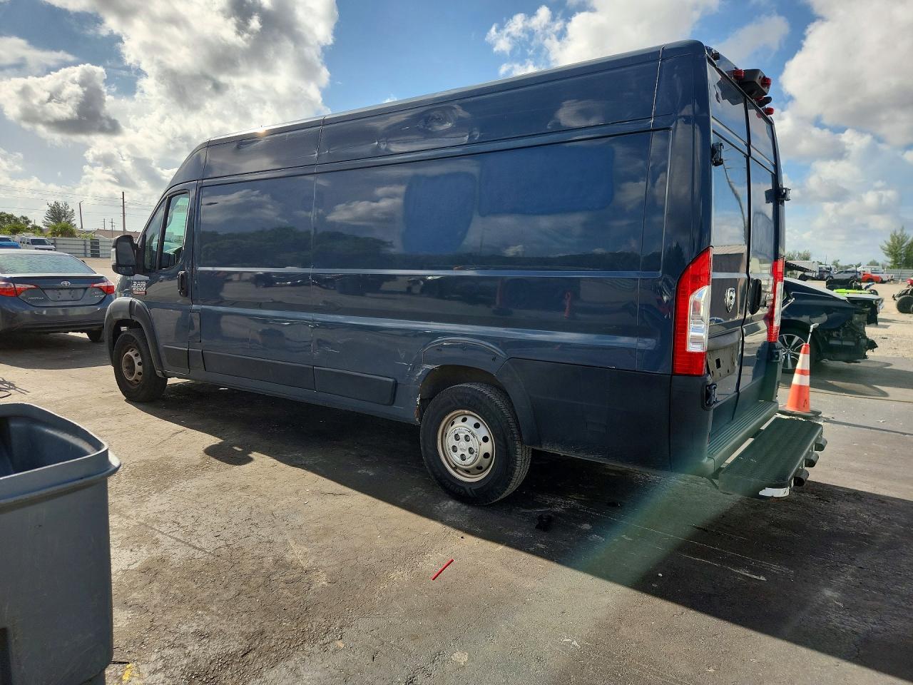 2021 Ram Promaster 3500 Delivery Van - Фото 2