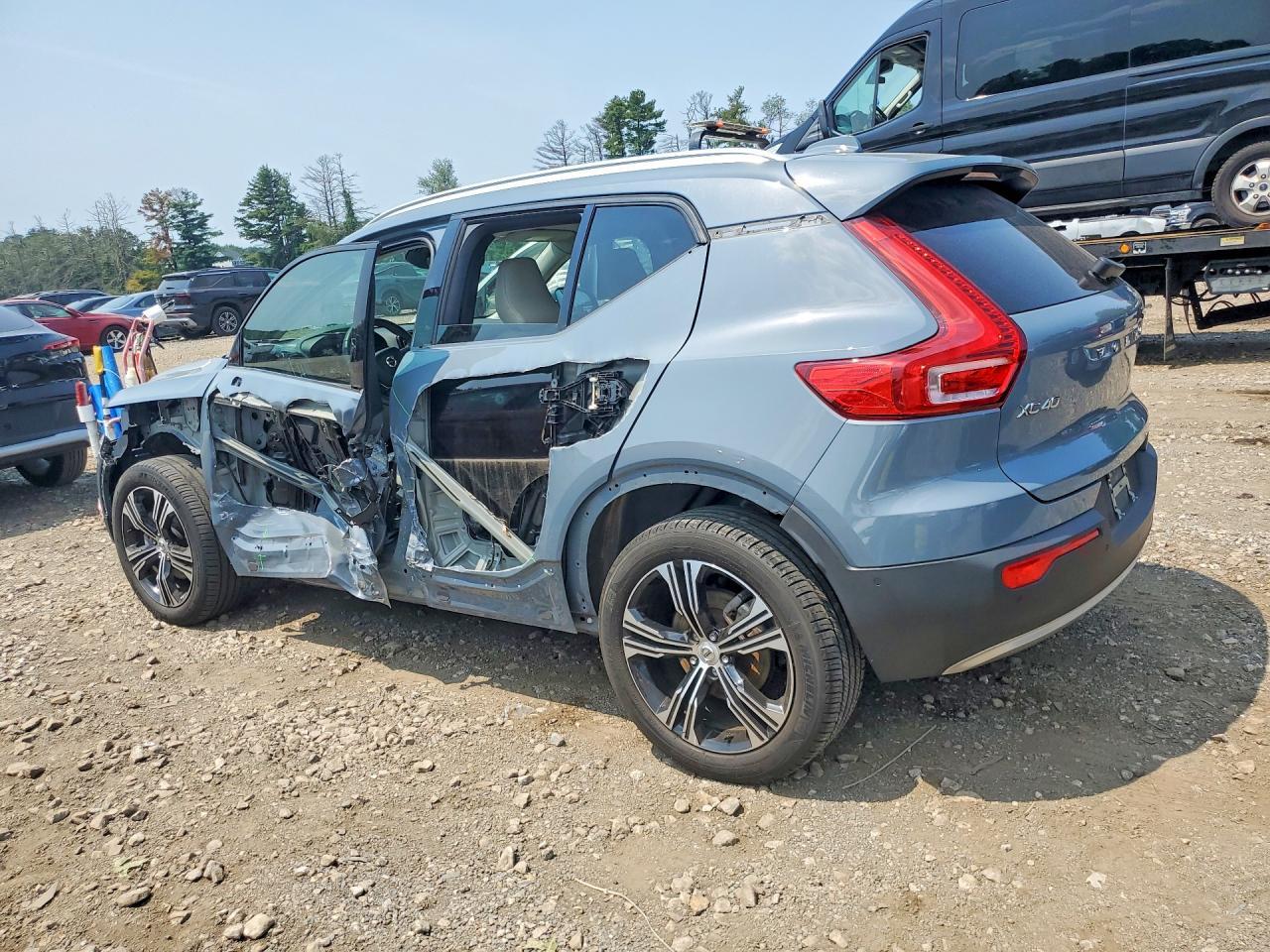 2022 Volvo Xc40 T5 Inscription - Image 2