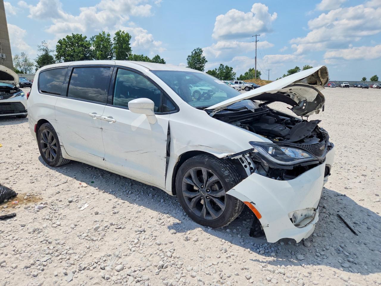 2018 Chrysler Pacifica Touring Plus - Image 4