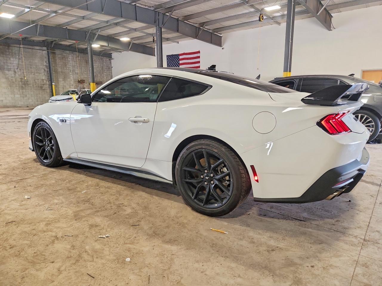 2025 Ford Mustang Gt - Фото 2