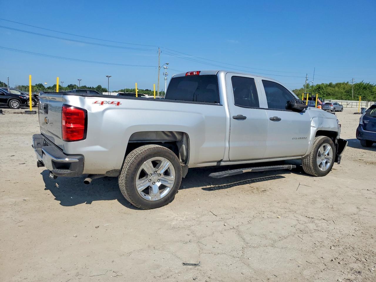 2016 Chevrolet Silverado K1500 Custom - Фото 3