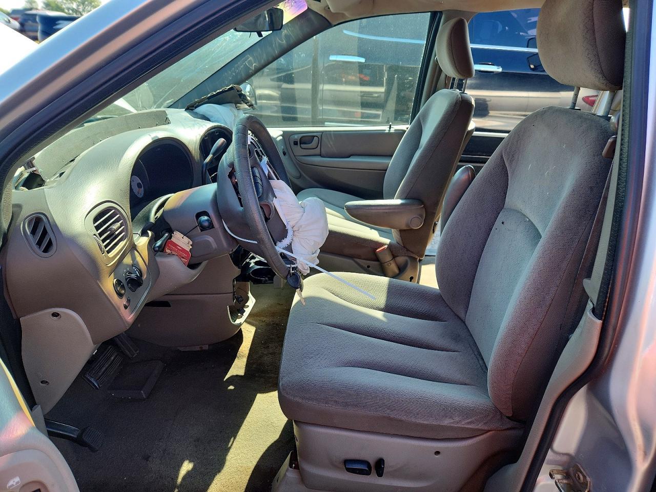 2002 Chrysler Town & Country Lx - Фото 7