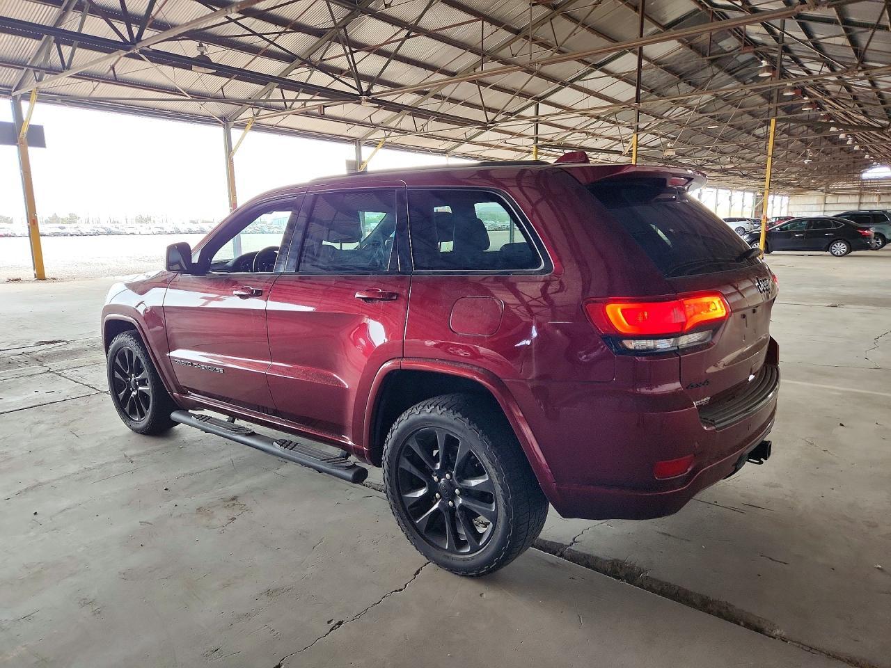 2018 Jeep Grand Cherokee Laredo - Image 2