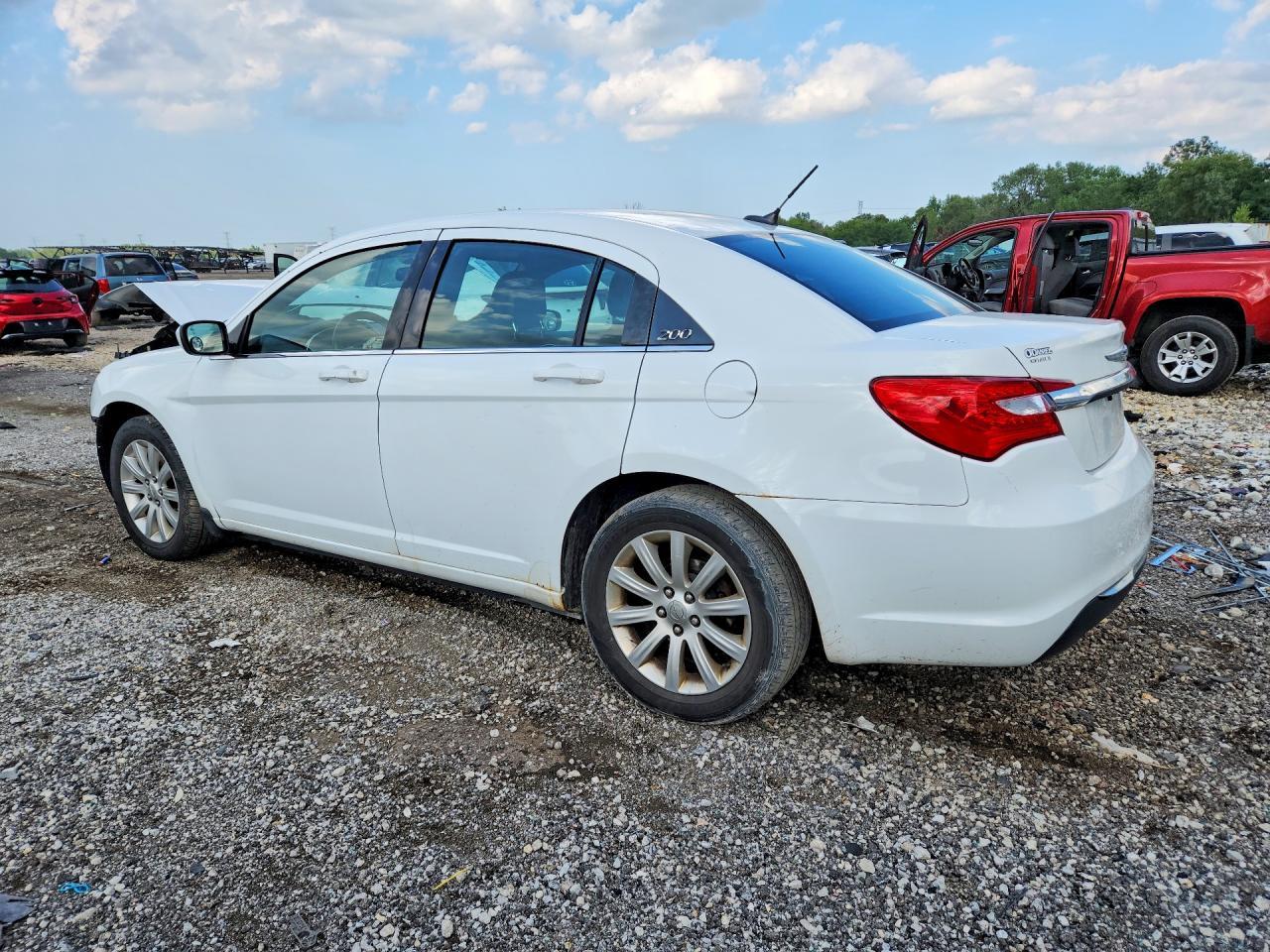 2013 Chrysler 200 Touring - Фото 2