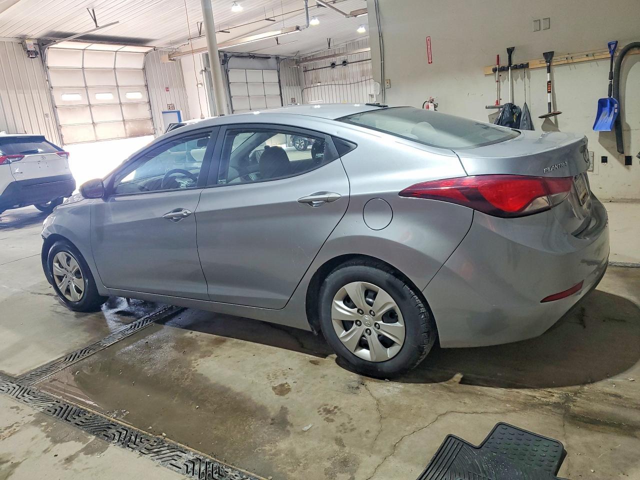 2016 Hyundai Elantra Se - Фото 2