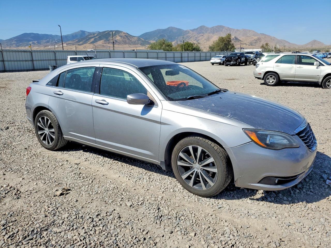 2014 Chrysler 200 Limited - Фото 4