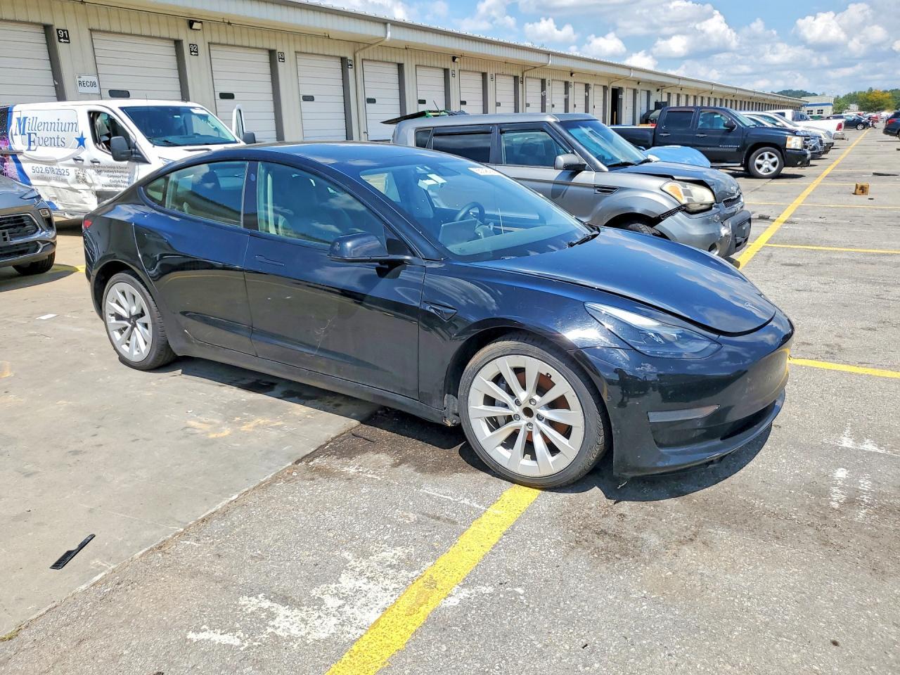 2022 Tesla Model 3 - Фото 4