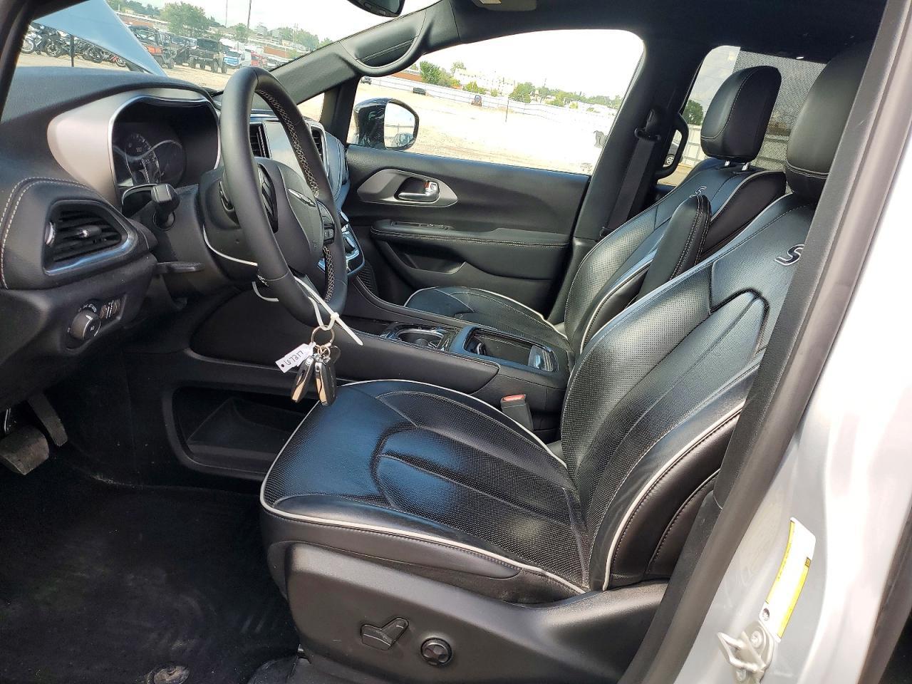 2023 Chrysler Pacifica Limited - Image 7