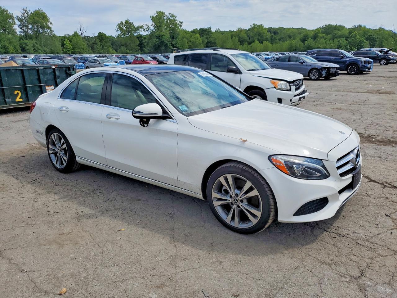 2018 Mercedes-Benz C 300 4Matic - Фото 4