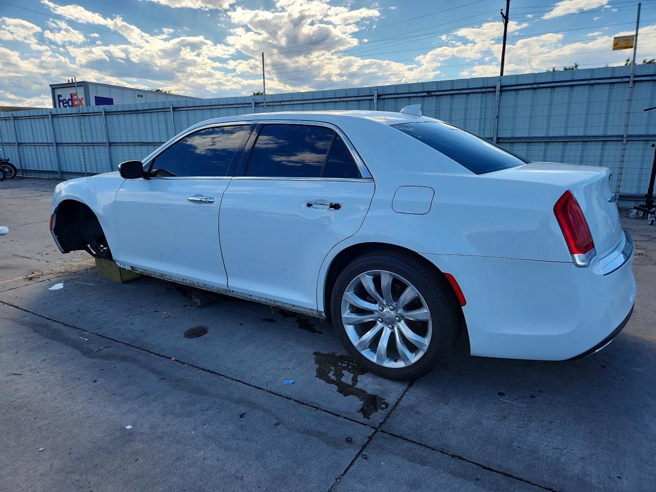 2015 Chrysler 300C - Фото 2