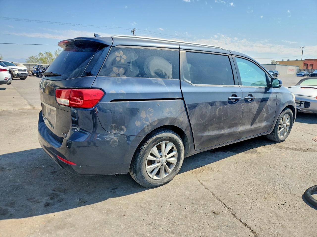 2016 Kia Sedona - Image 3