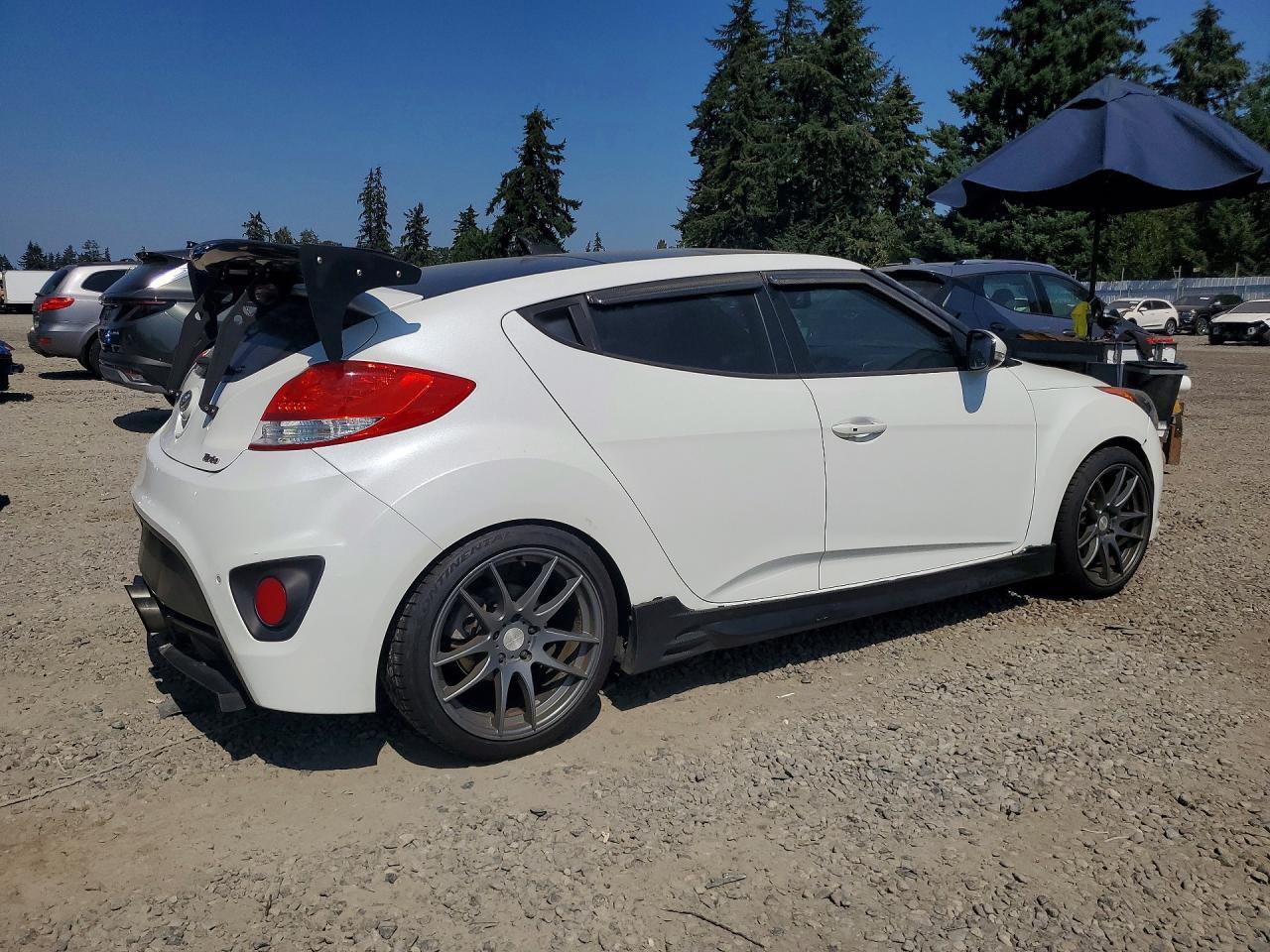 2016 Hyundai Veloster Turbo - Image 3