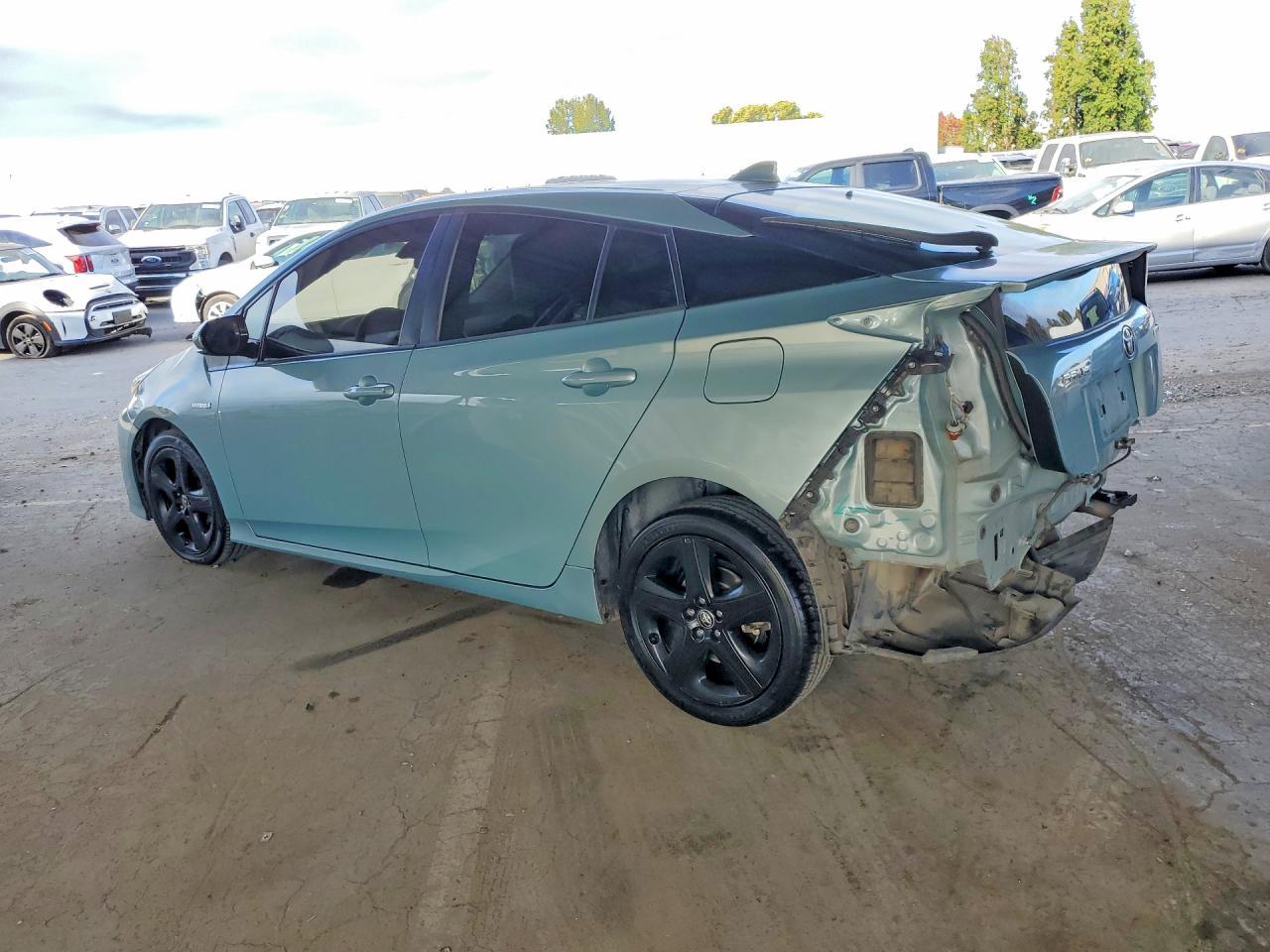 2016 Toyota Prius Three Touring - Image 2